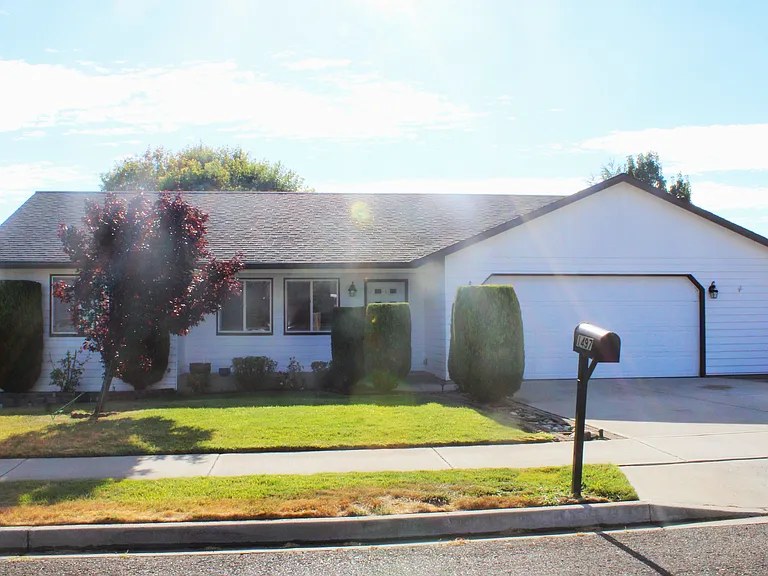1497 Trisha Way — Photo 1