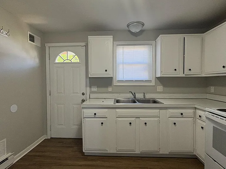 451 Main St #4A4 — Photo 1