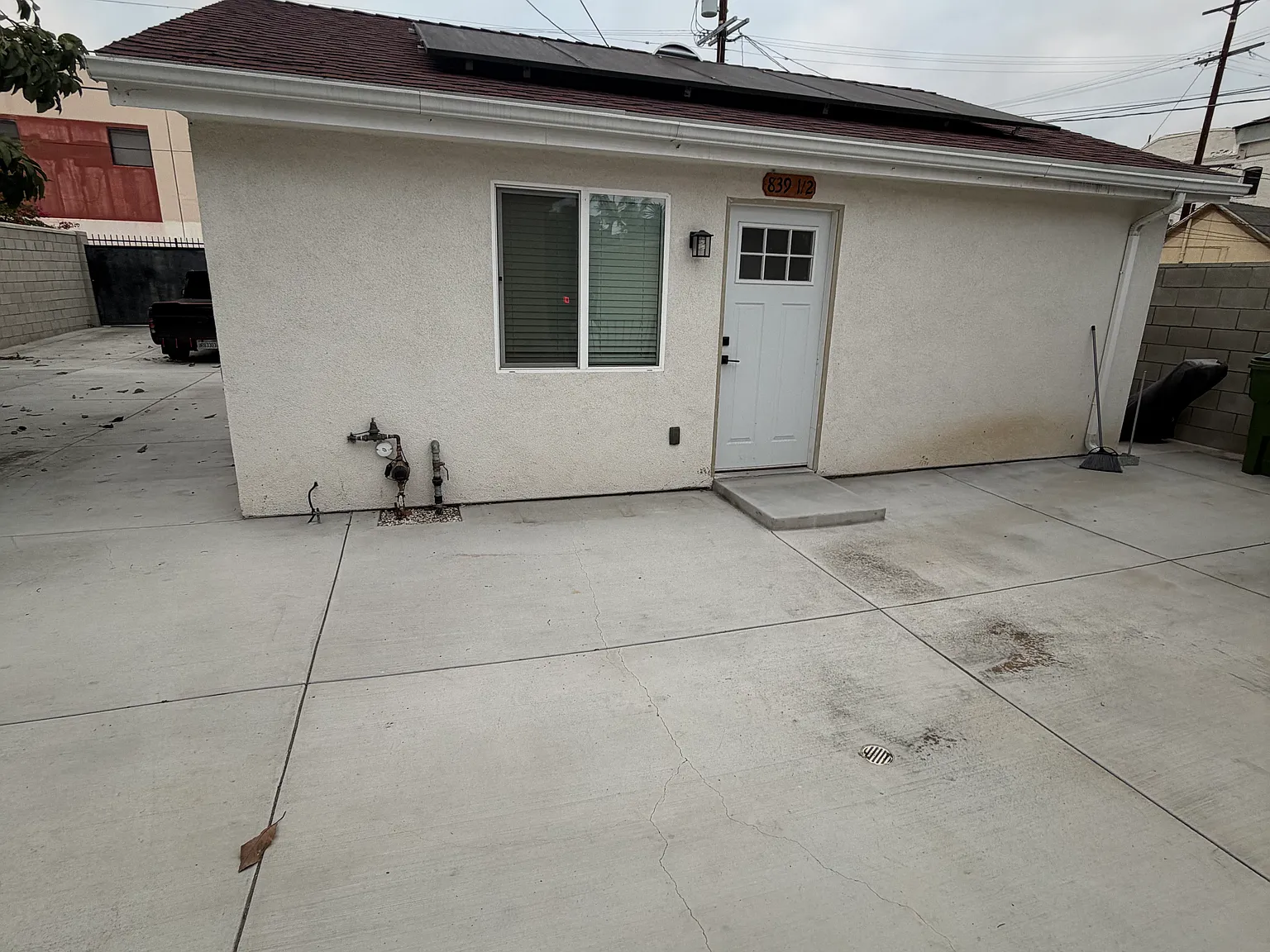 2 bed, 600 sqft, $2,300 — Photo 1