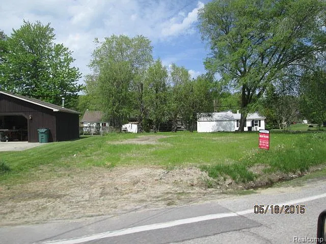 37235 Jefferson Ave photo 1