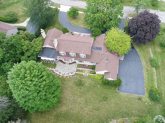 2nd image of 190 Newport Dr