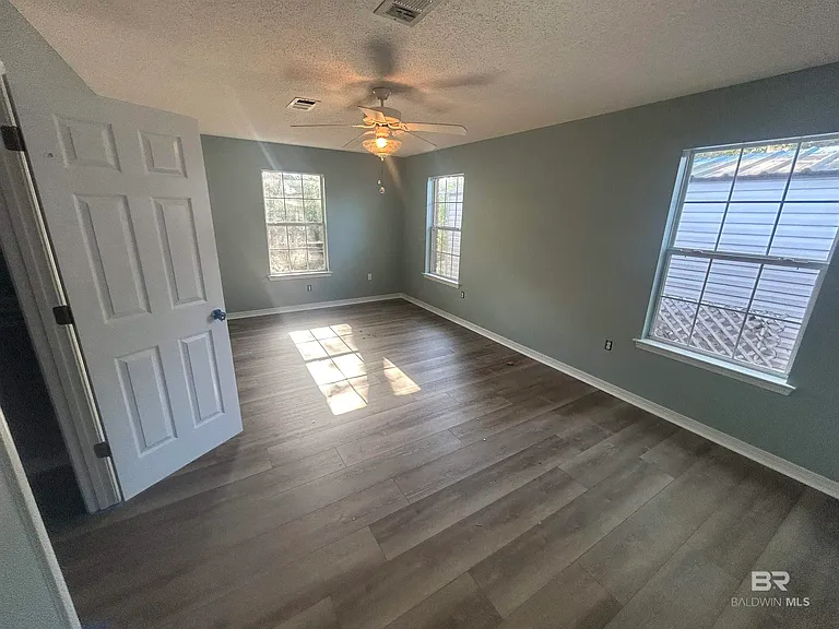 29595 Canal Rd — Photo 3