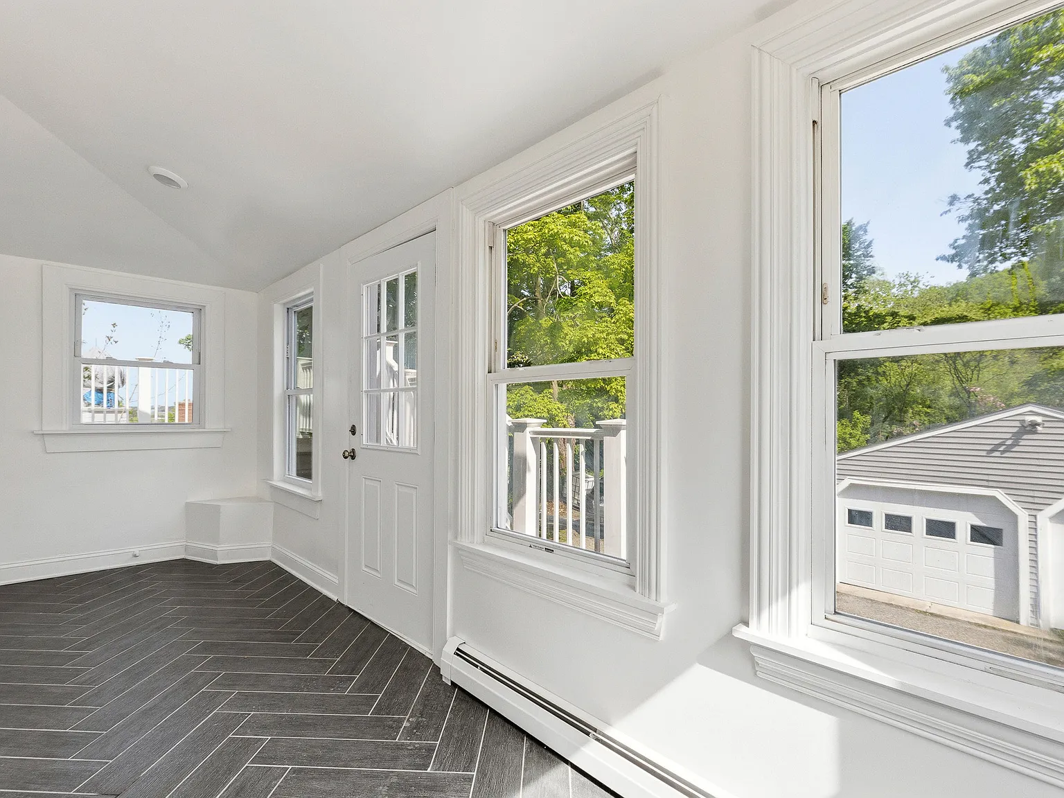 481 Danforth St — Photo 3