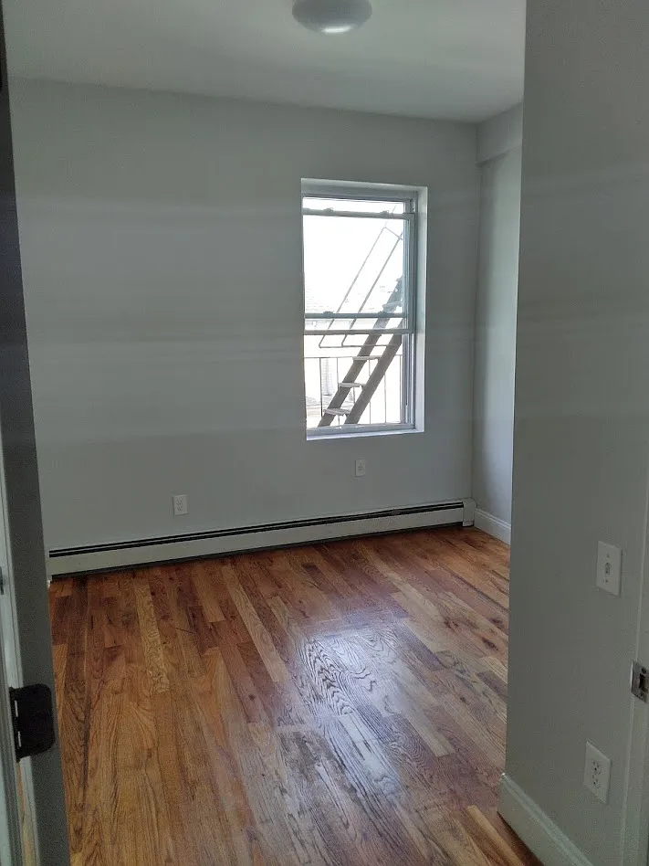 2 bed, 900 sqft, $2,200 — Photo 2