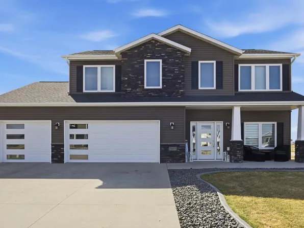 5651 43rd St S, Fargo, ND 58104