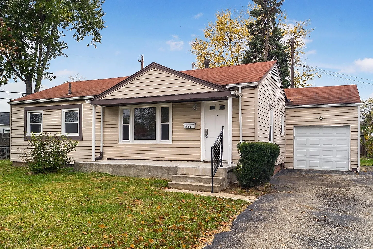 4486 Amesbury Rd photo 1