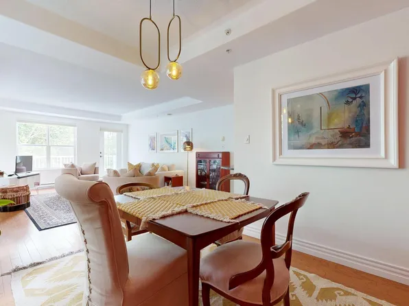 476 Main St #308, Mahone Bay, NS B0J 2E0