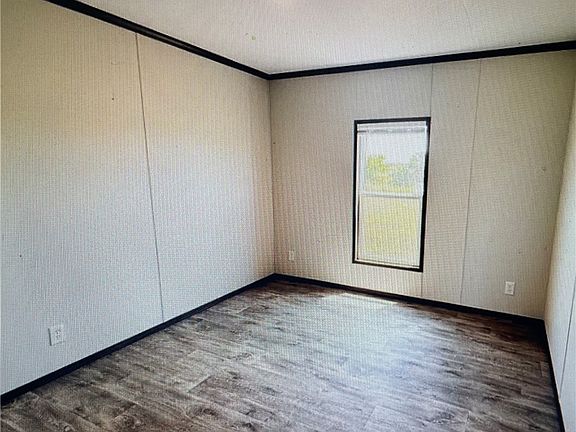 4th image of 997 Barton Ln