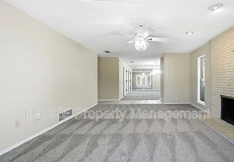 4917 Ledgestone Dr — Photo 3