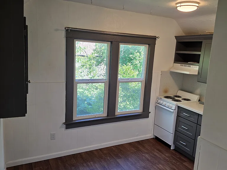 Kitchen with nook