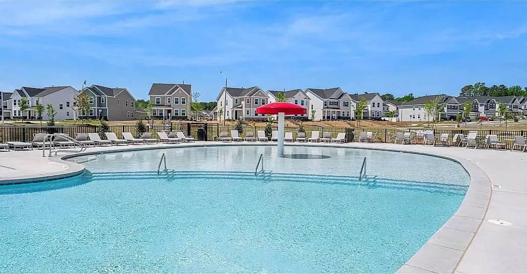 5 bed, 2638 sqft, $2,495 — Photo 3