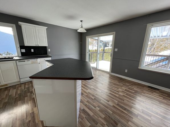3 bedroom rental in Abbotsford — photo 2