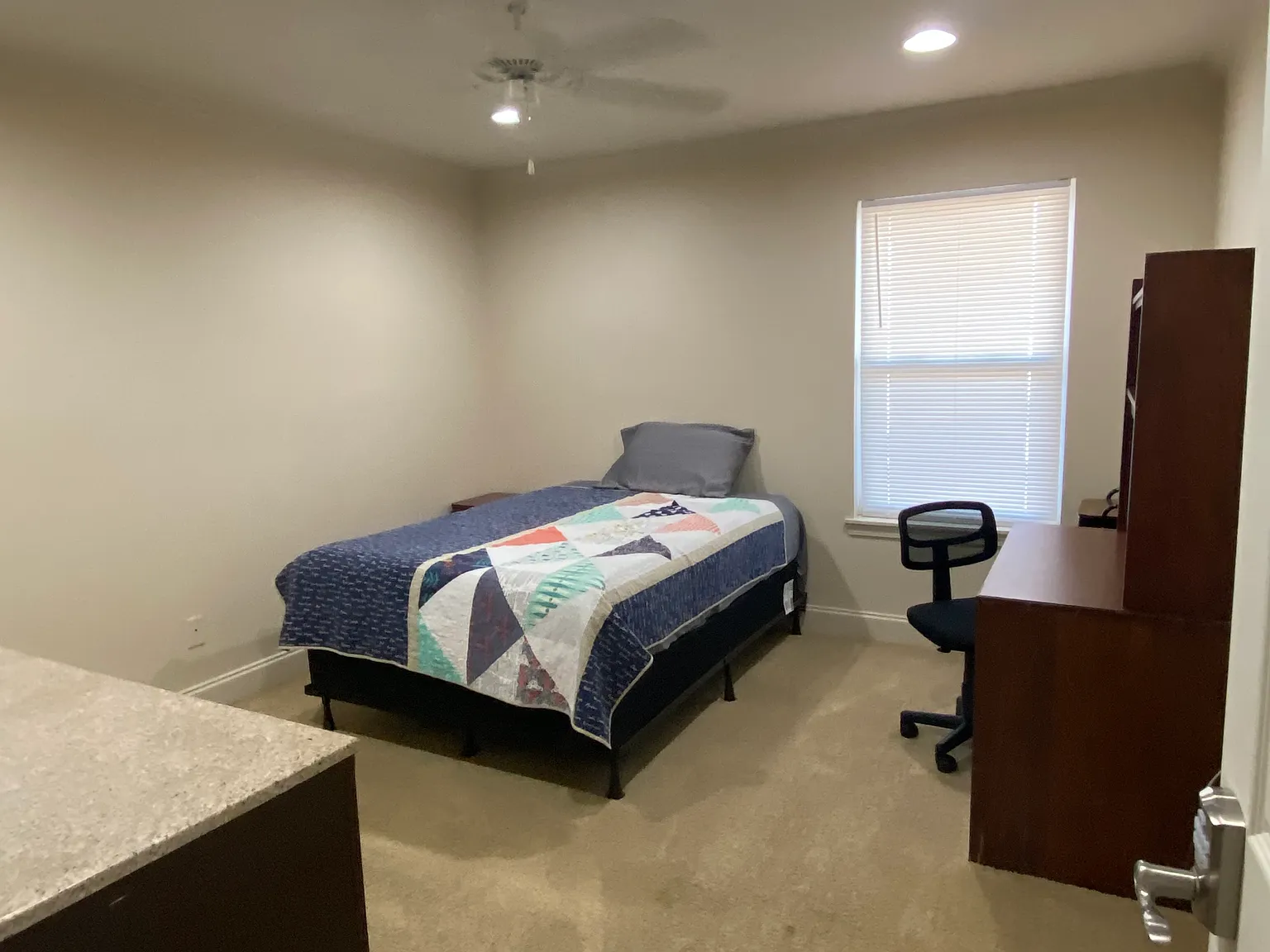 2 bed, 995 sqft, $1,600 — Photo 4