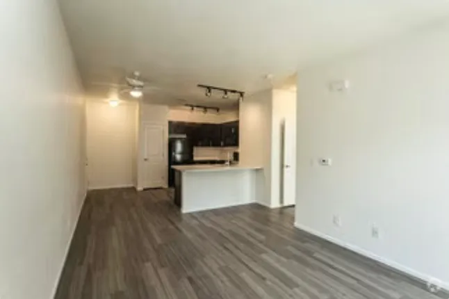 1 bed, 1.0 bath, 735 sqft, $1,450 — Photo 3