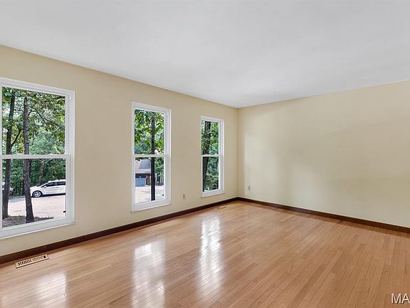 4th image of 1508 Redbriar Dr