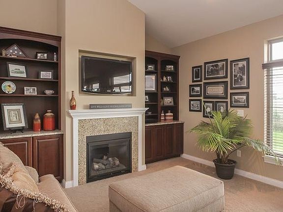 3rd image of 590 Strathmoor Dr