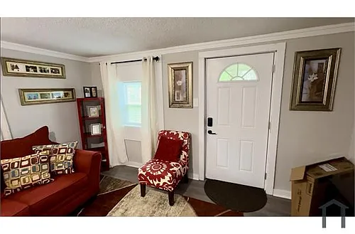 105 Ash St Photo 1