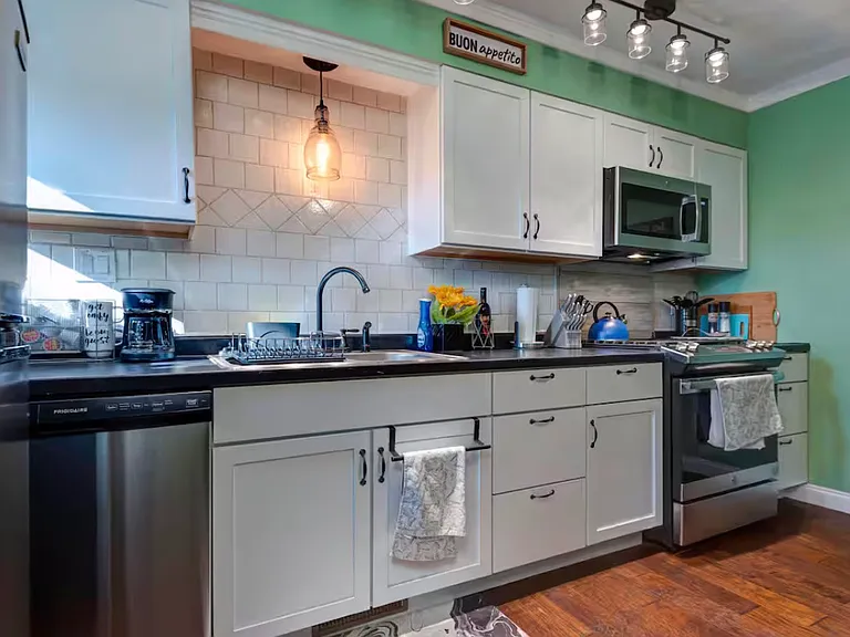 720 W University St #B — Photo 10