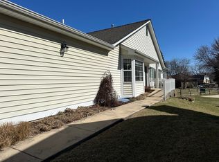 329 Normandie Dr, Sugar Grove, IL 60554