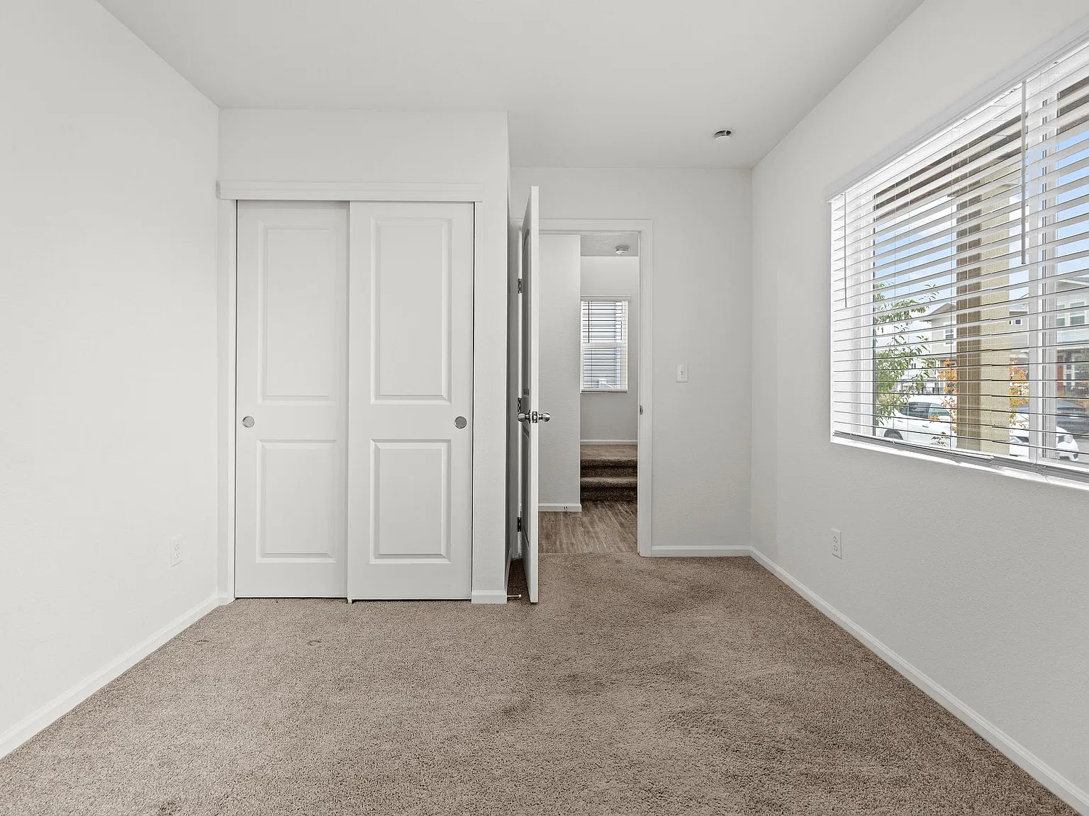 3 bed, 2.5 bath, 1041 sqft, $3,100 — Photo 4