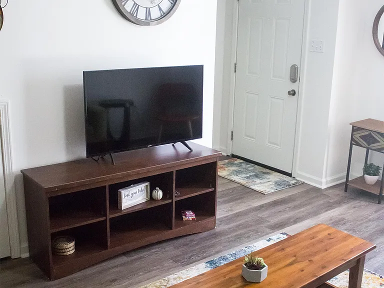 1536 Clifton St #5 — Photo 4