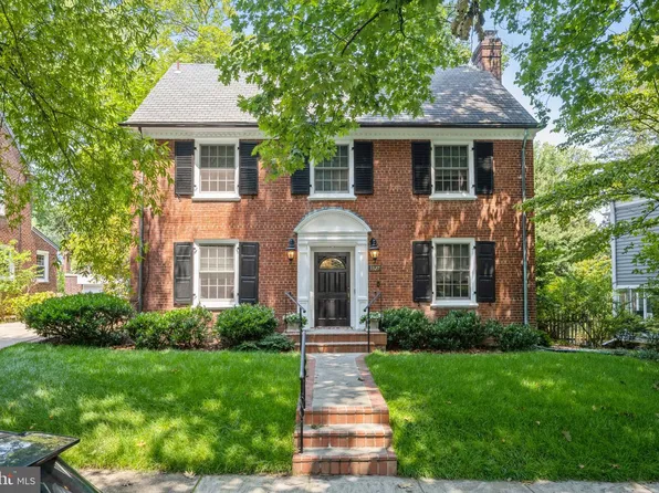 3327 Stuyvesant Pl NW, Washington, DC 20015