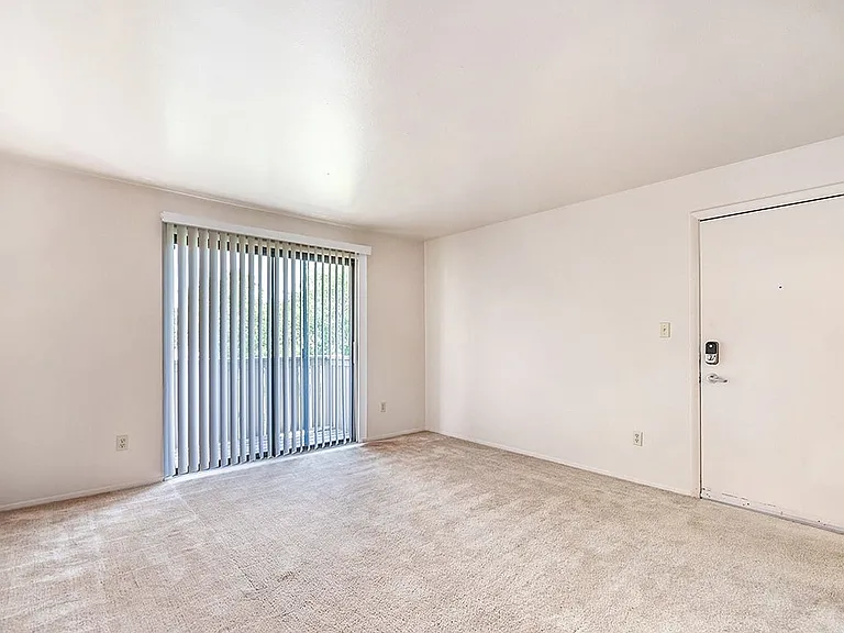 West Wind Apartments — Photo 76
