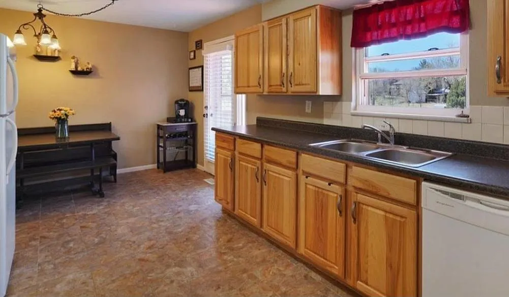3 bed, 1714 sqft, $2,300 — Photo 4