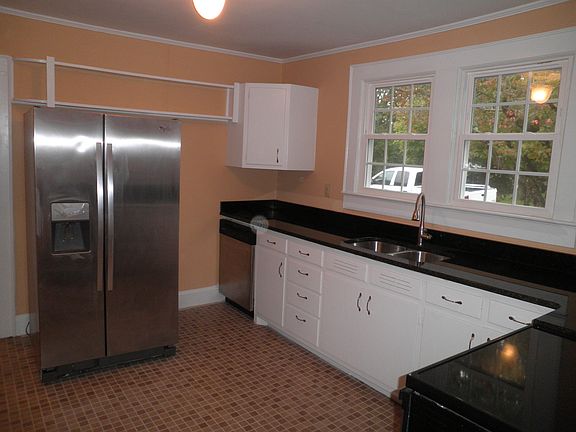 4th image of 517 Springwood Ave