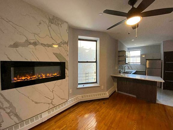 3rd image of 950 Bergen St #9