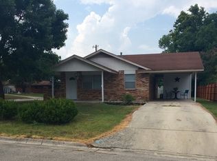 1013 Mimosa Dr, Lockhart, TX 78644