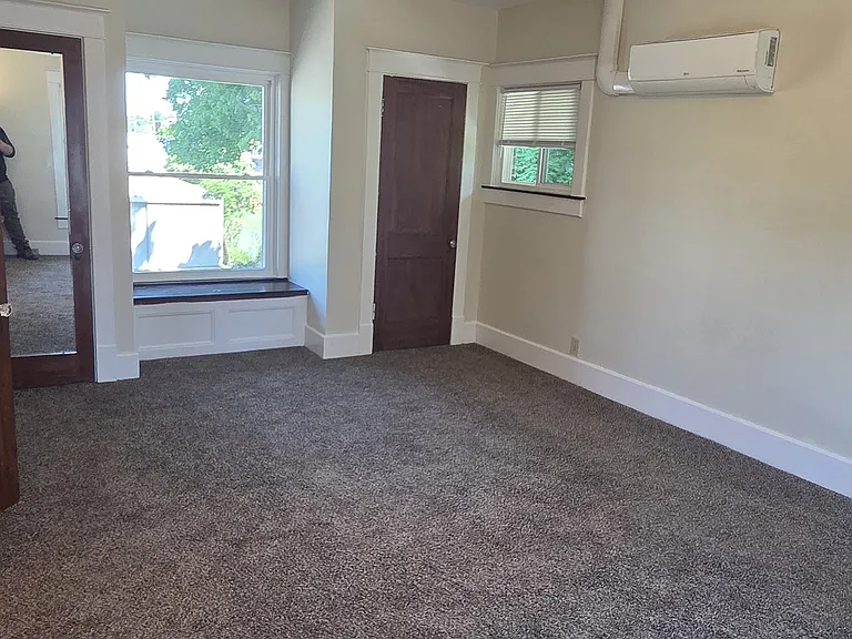 2201 Bashford Manor Ln — Photo 31