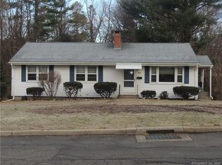 87 Chambers St, Manchester, CT 06042