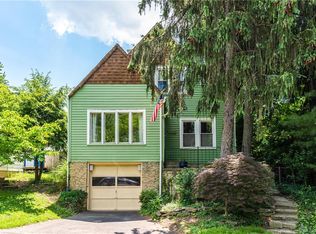 2052 Maplecrest Dr, Dayton, OH 45409