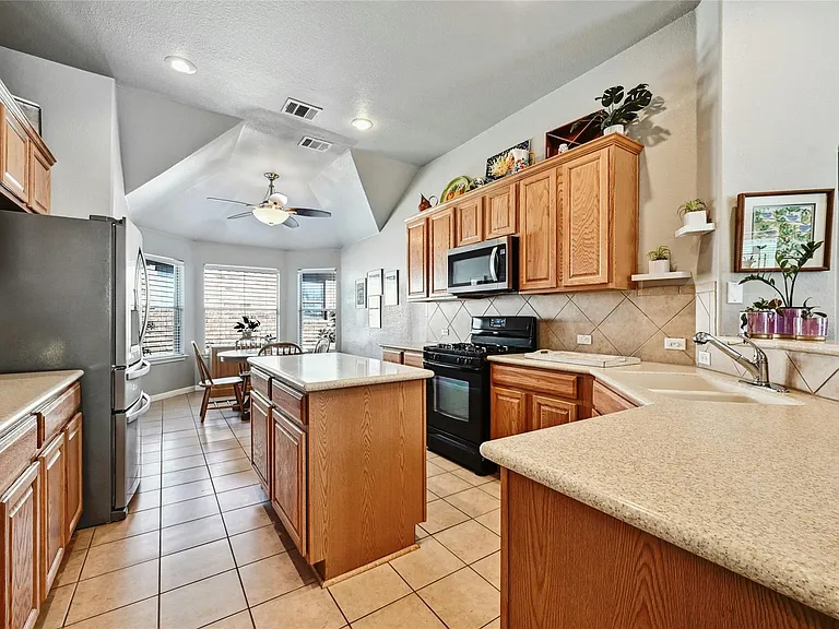 932 Great Sand Dunes Ave — Photo 2
