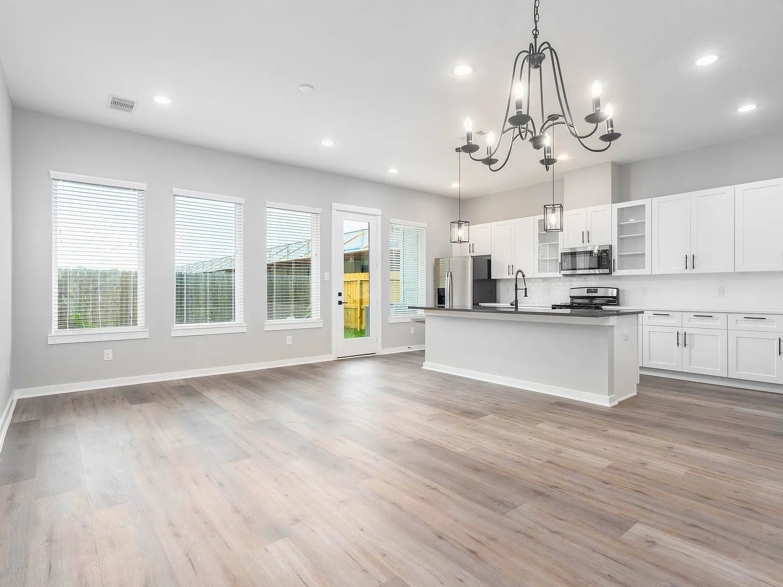3 bed, 2.5 bath, 1762 sqft, $2,300 — Photo 3