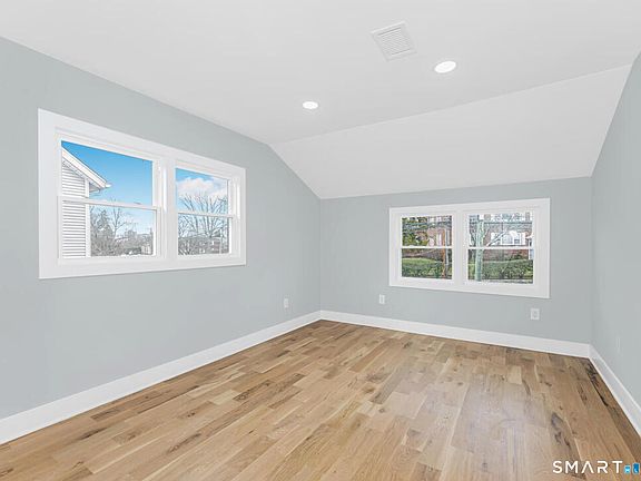 4th image of 233 Glenbrook Road