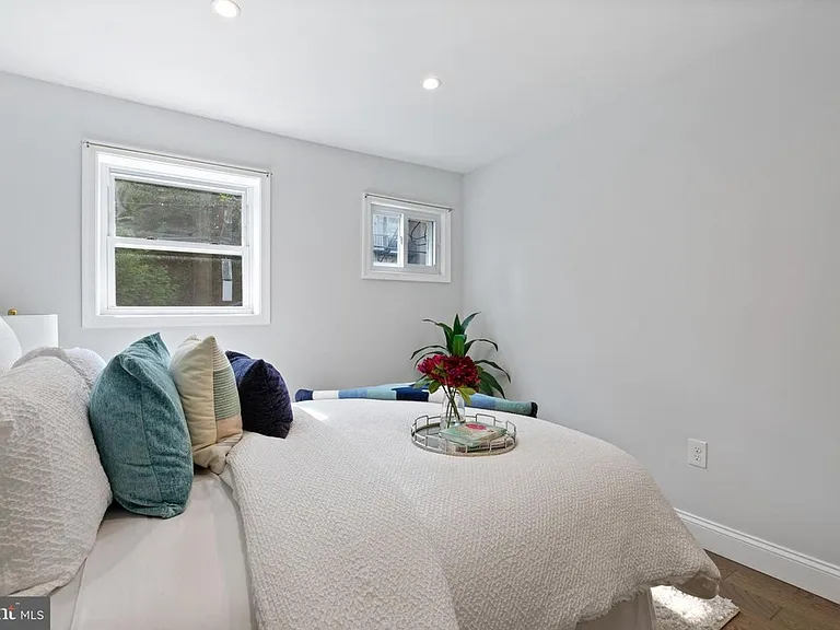 1708 Latrobe St — Photo 11