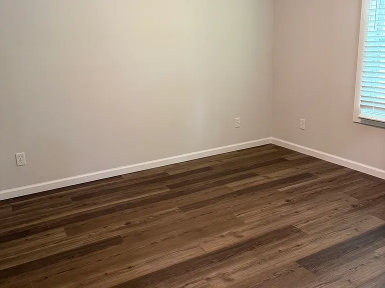 906 W Victory Dr — Photo 12