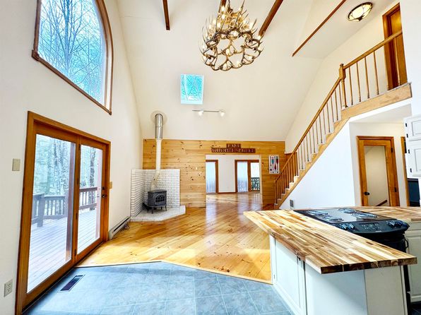 37 Oberdorf Street, Moultonborough, NH 03254