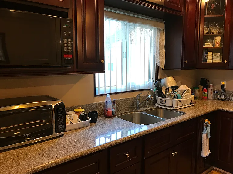 4638 Blackthorne Ave — Photo 17