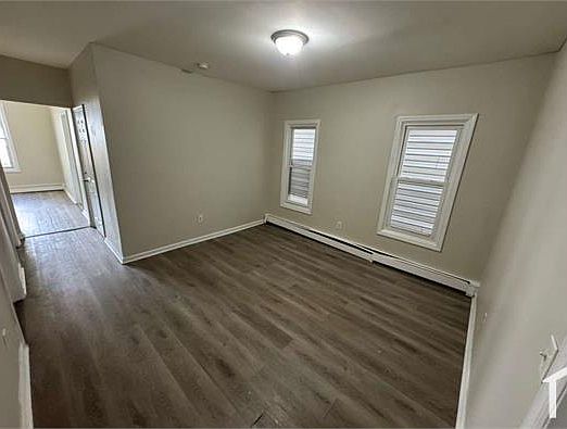 3rd image of 16 Willoughby St Floor 1