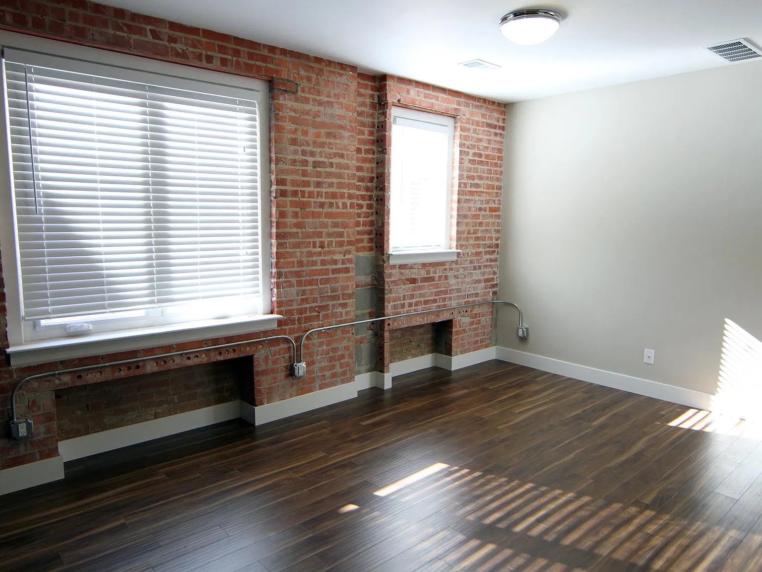 623 S Wolcott St — Photo 1