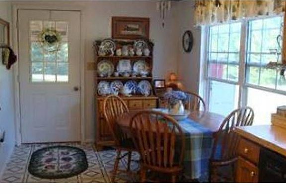 Eat-In Kitchen