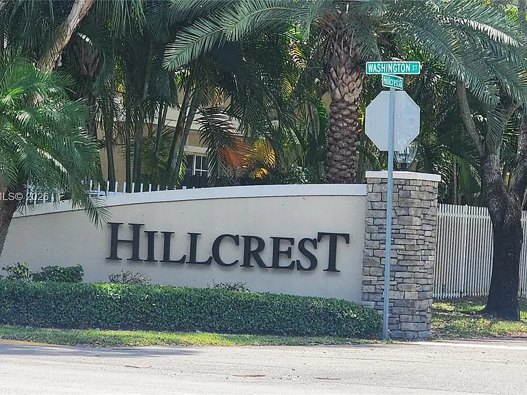 981 Hillcrest Ct #114 — Photo 3
