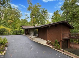 2250 Country Club Dr, Huntingdon Valley, PA 19006