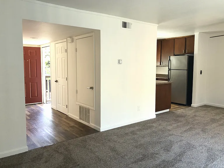 Cedarwood Apartments — Photo 20