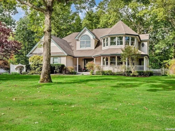 6 Casey Lane, Mount Sinai, NY 11766