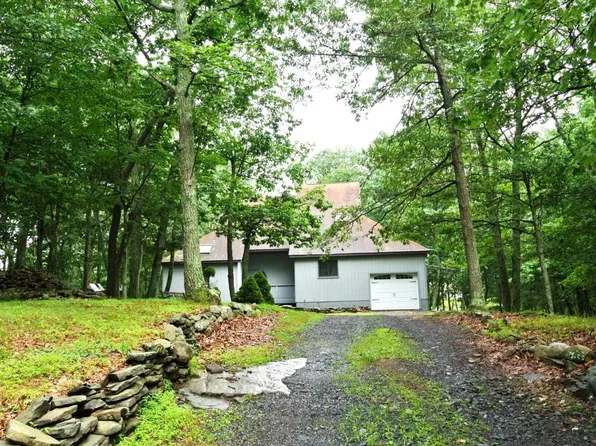 189 Sunlight Dr, Henryville, PA 18332
