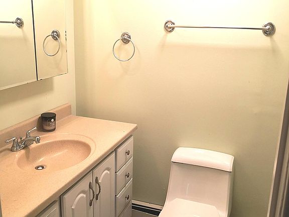 5th image of 24 Plaza Ln
